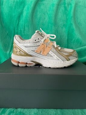 New Balance 1906 Size 4 US Kids